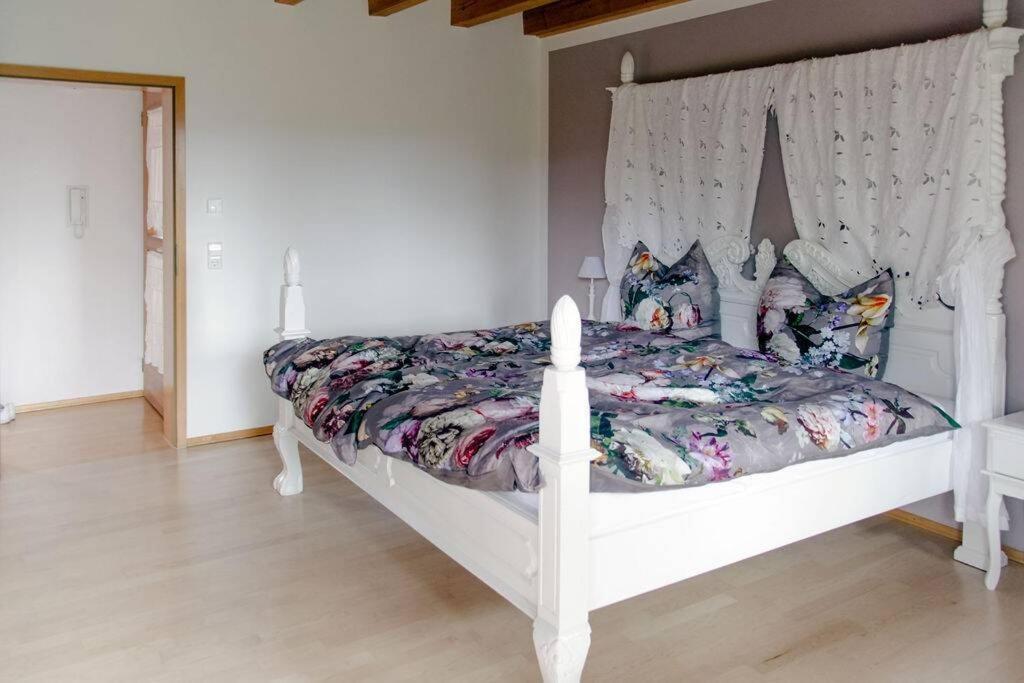 4-Zimmer-Ferienwohnung Waldbluemle Dobel Esterno foto