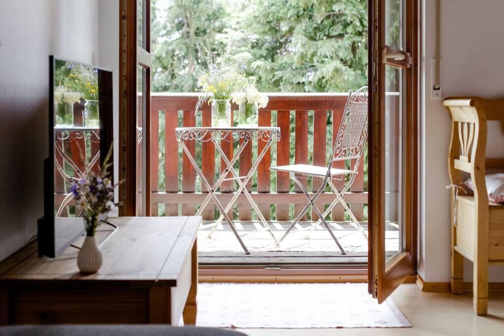 4-Zimmer-Ferienwohnung Waldbluemle Dobel Esterno foto